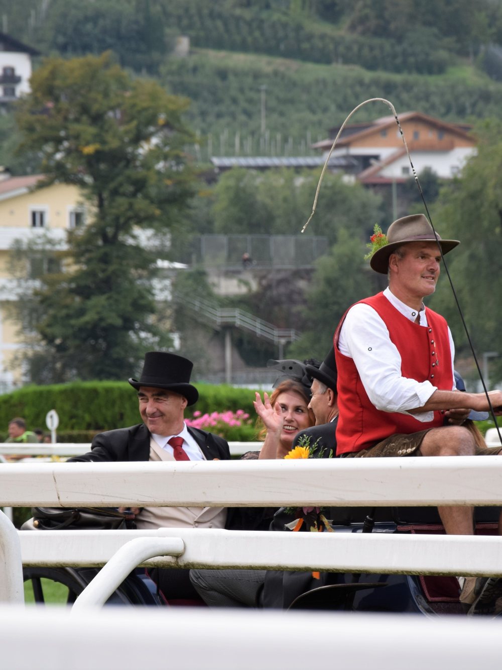 Il pubblico a bordo pista all’Ippodromo di Merano